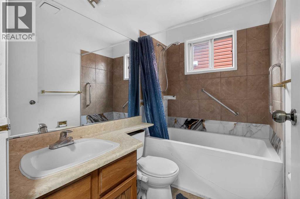 128 Castledale Crescent Ne Property Photo 8