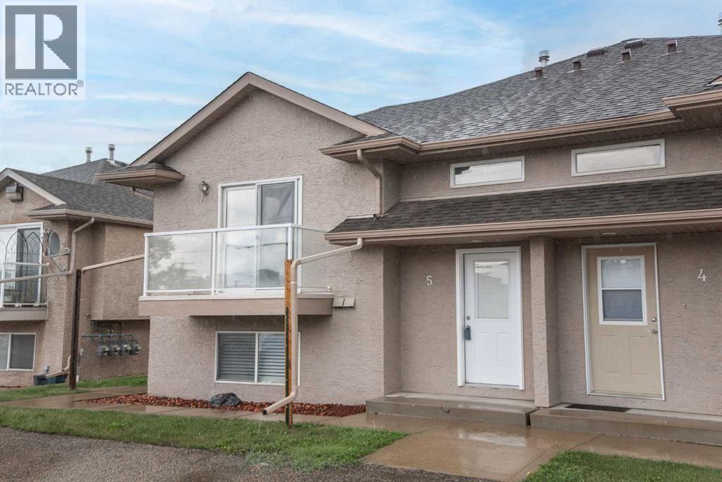 4626 44 Street Property Photo 1