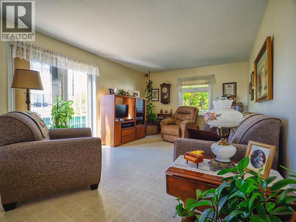 416 11 Avenue N Property Photo 25