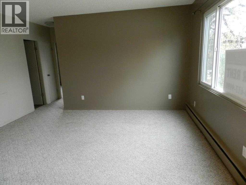 9802 98 Avenue Property Photo 5