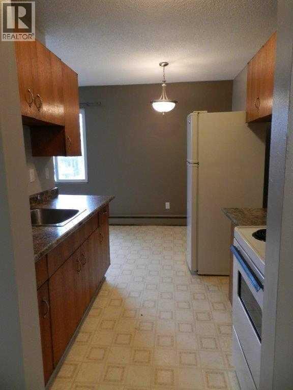 9802 98 Avenue Property Photo 6
