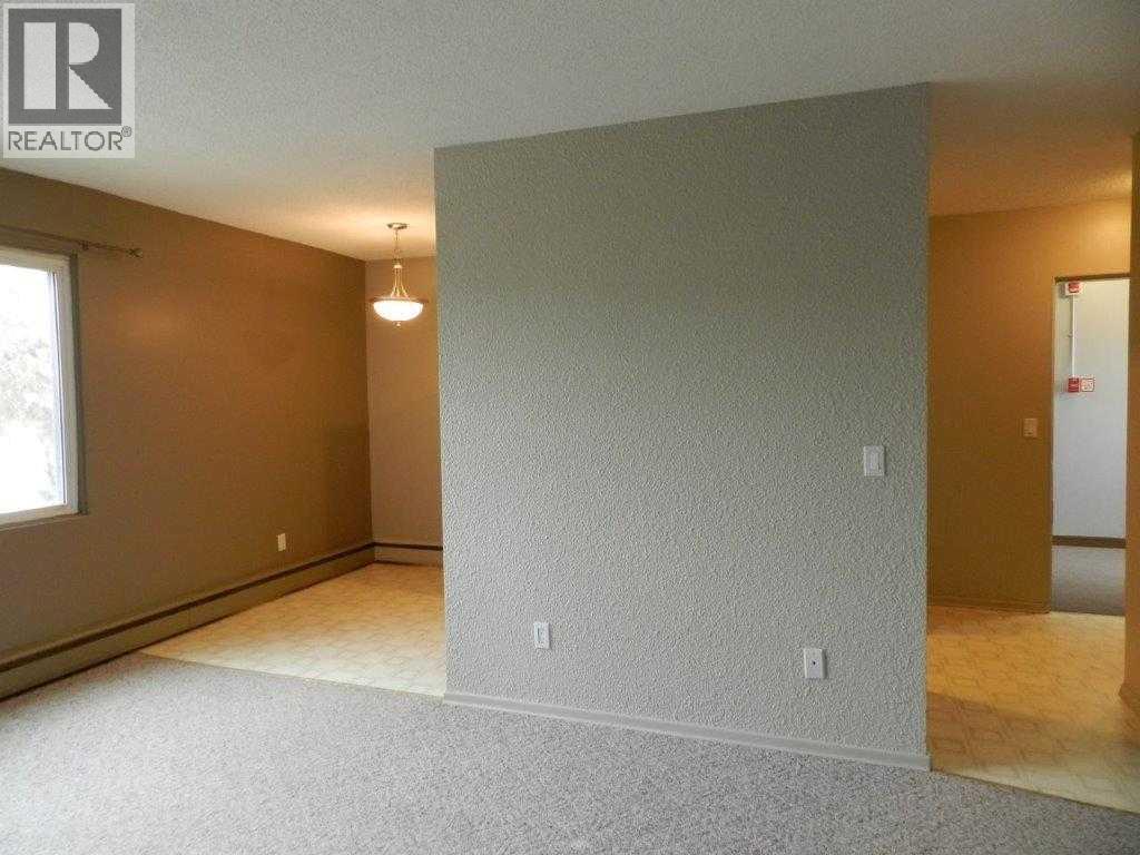 9802 98 Avenue Property Photo 7