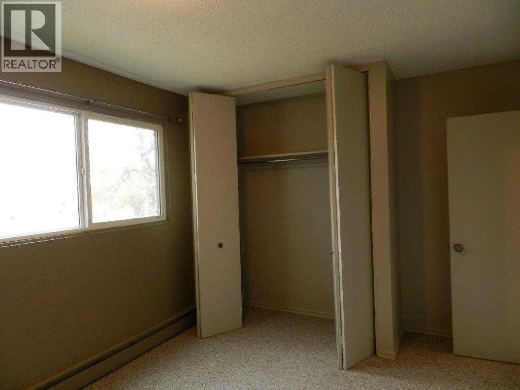 9802 98 Avenue Property Photo 10