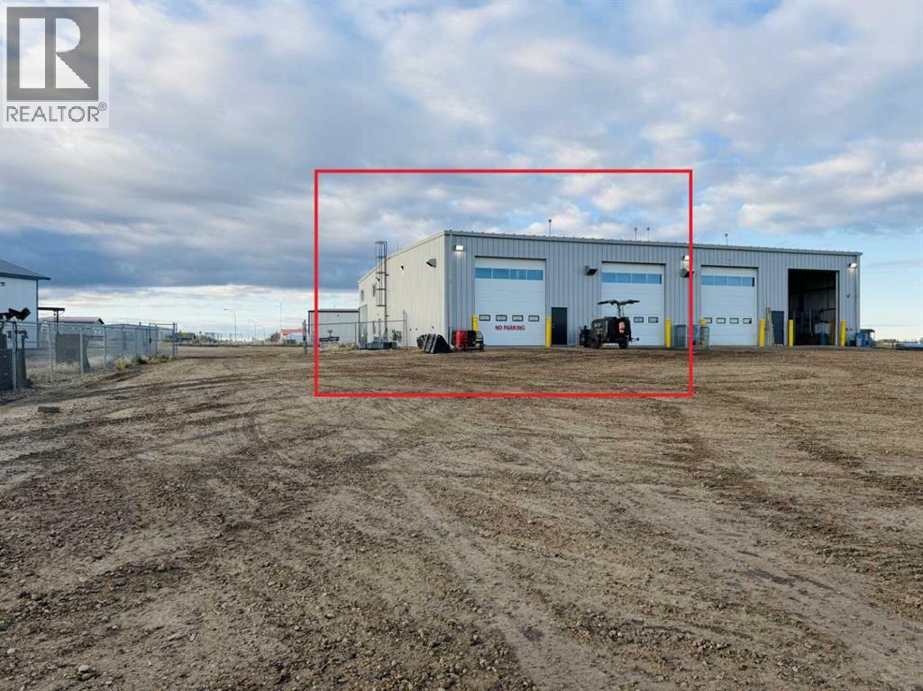 10828 99 Street Property Photo 2
