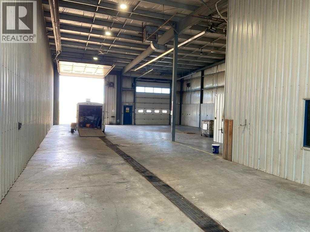 10828 99 Street Property Photo 5