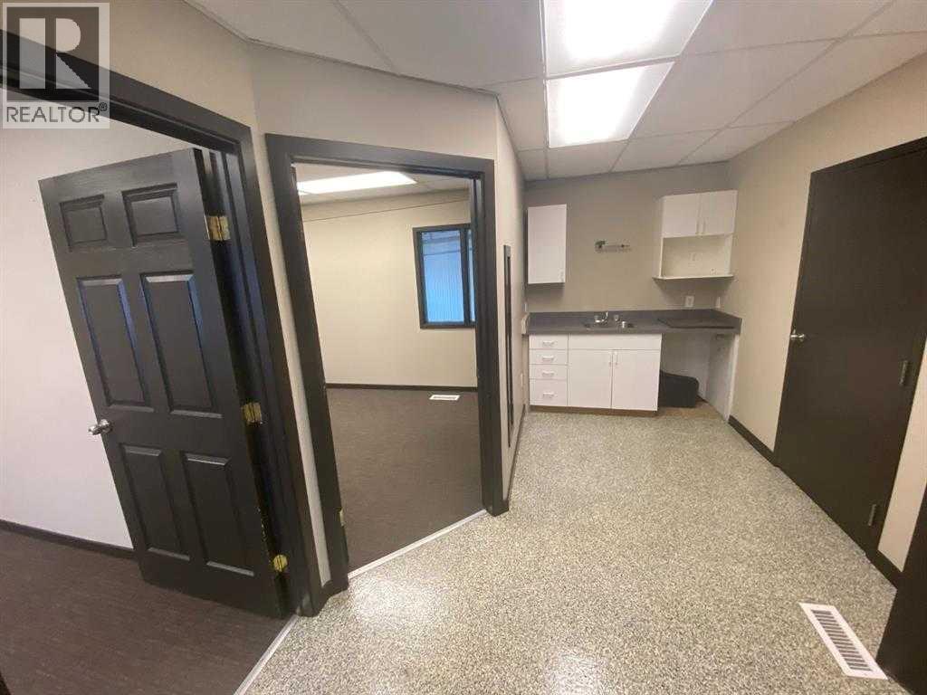 10828 99 Street Property Photo 12