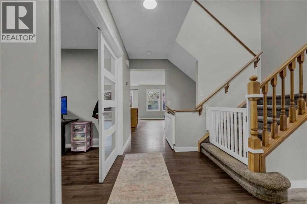 134 Autumn Close Se Property Photo 3