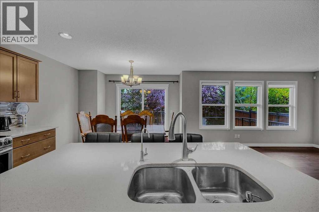 134 Autumn Close Se Property Photo 9