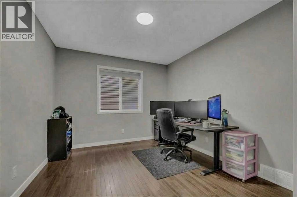 134 Autumn Close Se Property Photo 11