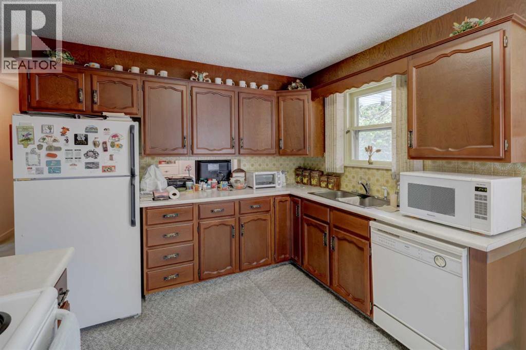 2119 Halifax Crescent Nw Property Photo 3