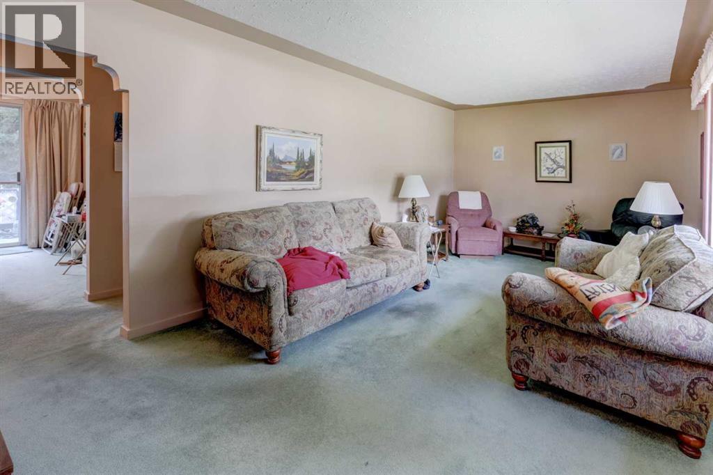 2119 Halifax Crescent Nw Property Photo 8