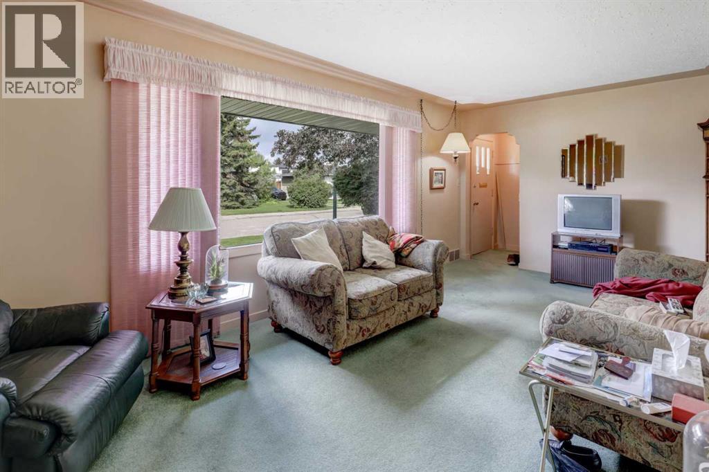 2119 Halifax Crescent Nw Property Photo 9