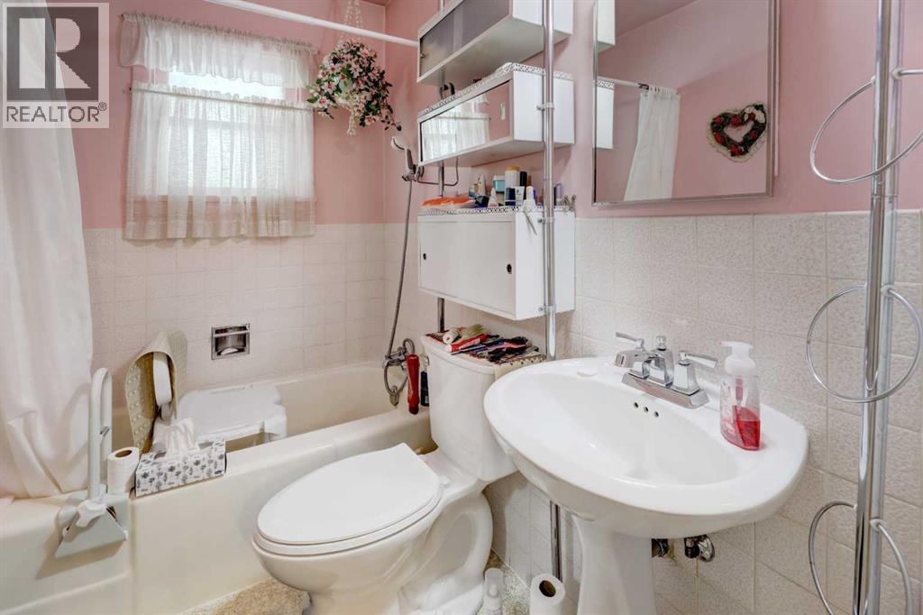 2119 Halifax Crescent Nw Property Photo 14