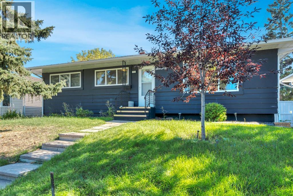 70 Fairview Crescent SE Property Photo 1