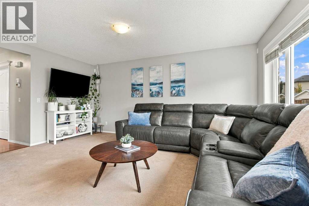 115 Evansmeade Crescent Nw Property Photo 5