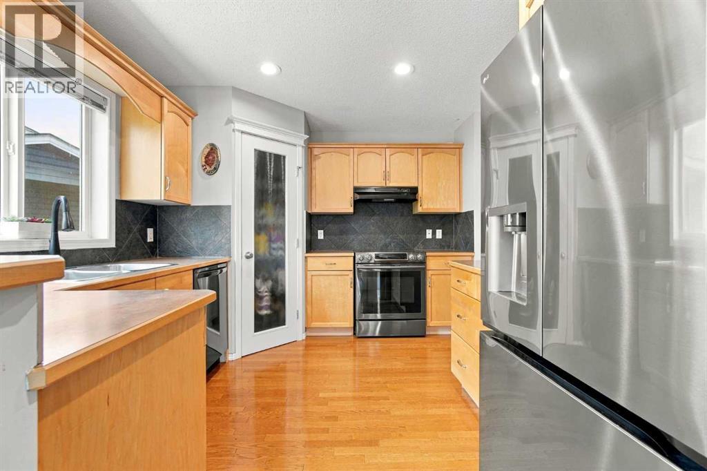 115 Evansmeade Crescent Nw Property Photo 8