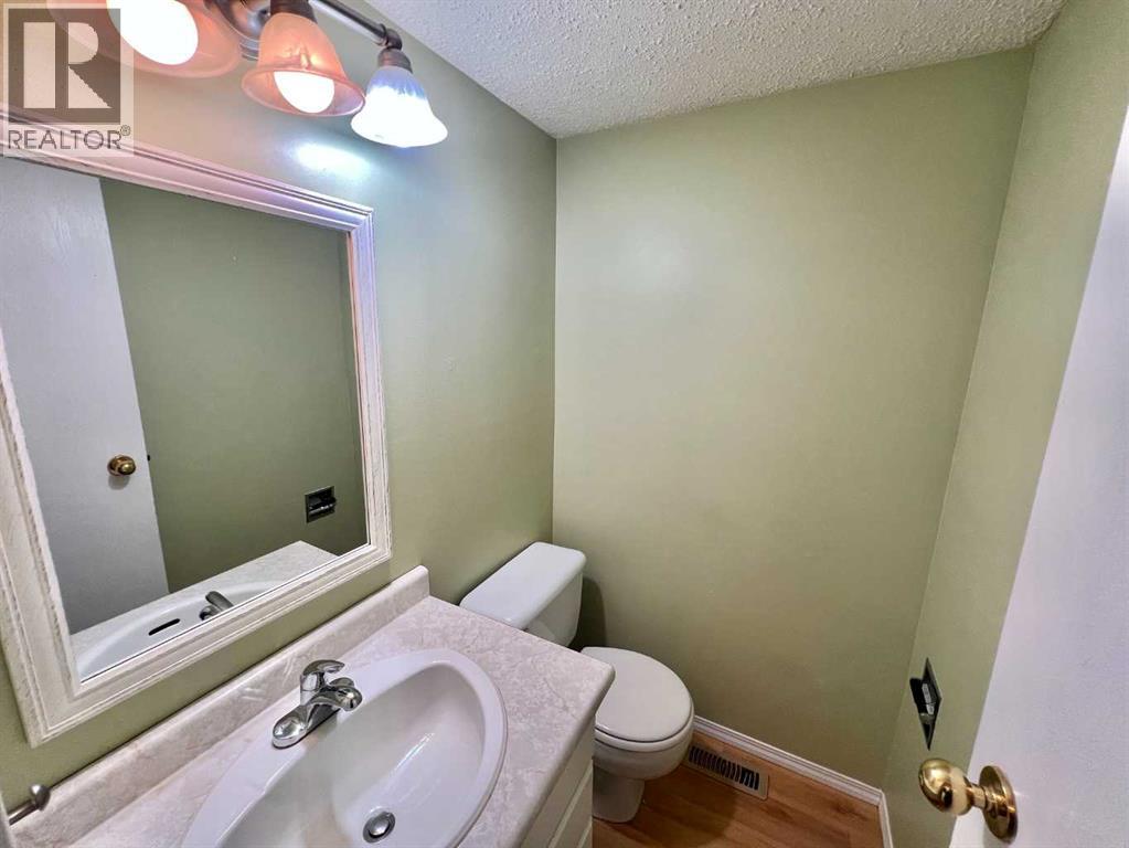 8111 94 Street Property Photo 6