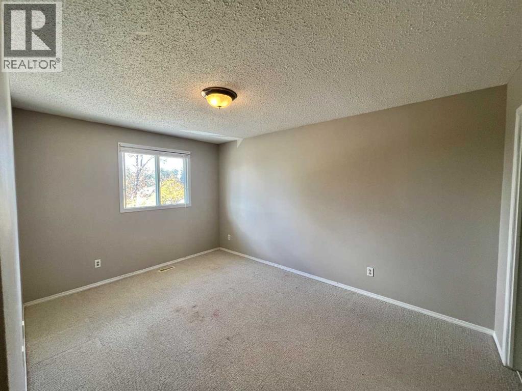 8111 94 Street Property Photo 7