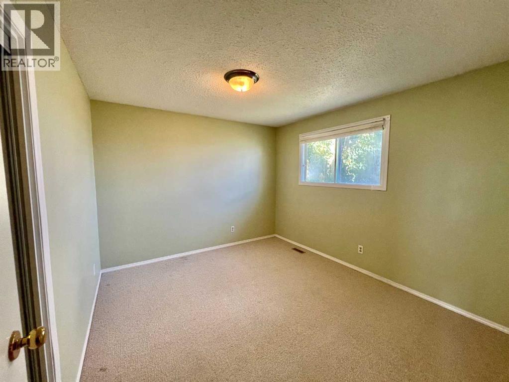 8111 94 Street Property Photo 8