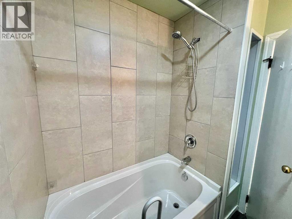 8111 94 Street Property Photo 10