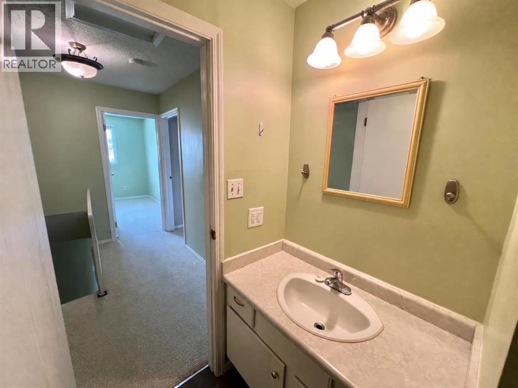 8111 94 Street Property Photo 11