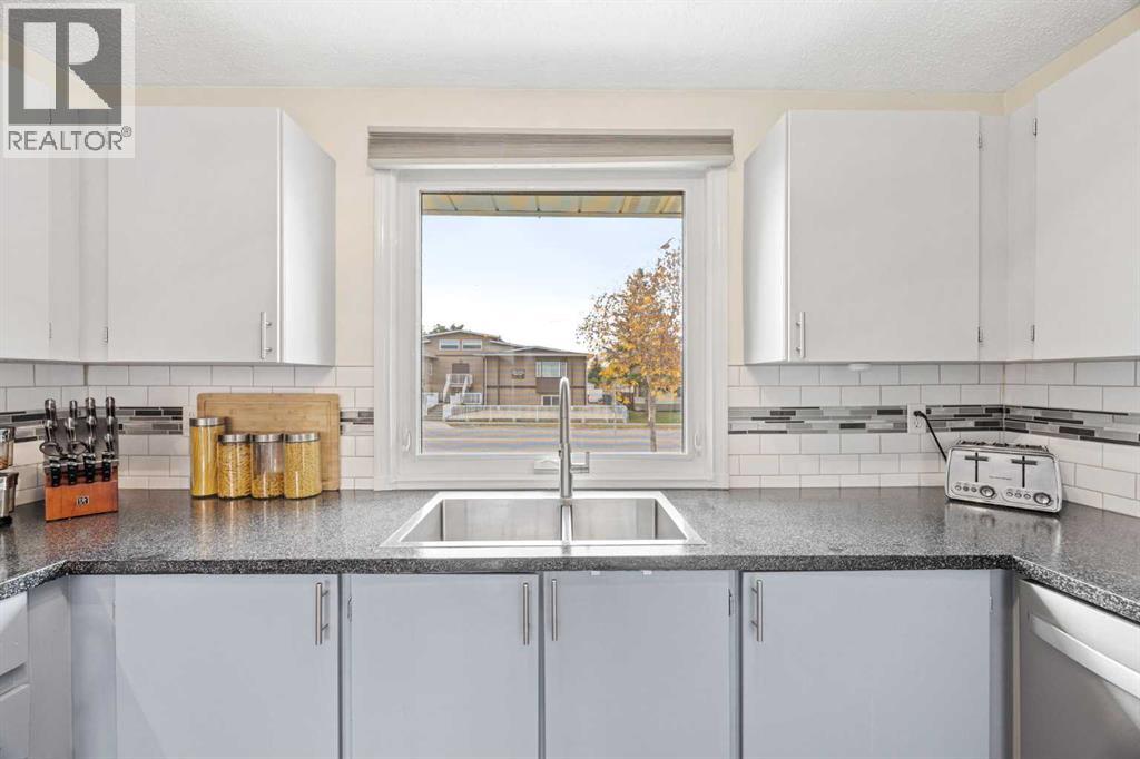 6824 43 Avenue Ne Property Photo 7