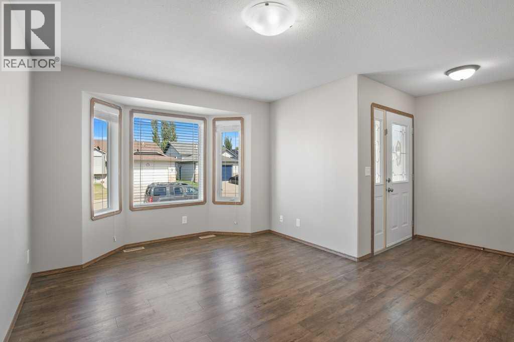 127 - 129 Lyons Close Property Photo 5