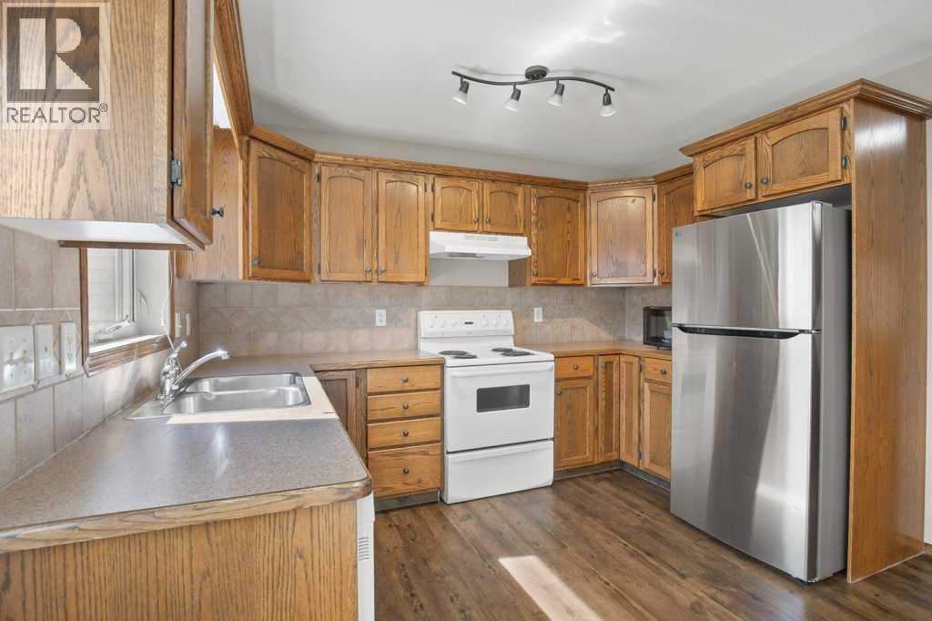 127 - 129 Lyons Close Property Photo 8