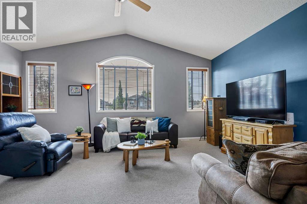 402 Fairways Mews Nw Property Photo 17