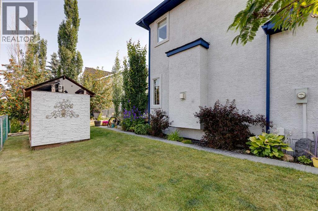 402 Fairways Mews Nw Property Photo 34