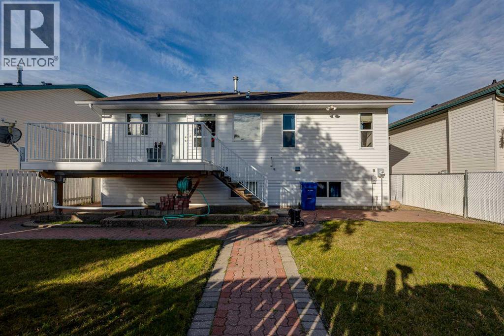 13 Dumas Crescent Property Photo 2