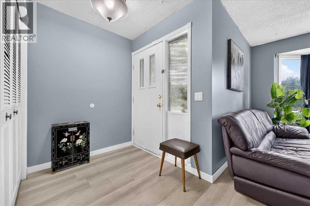 672 Whiteridge Way Ne Property Photo 3
