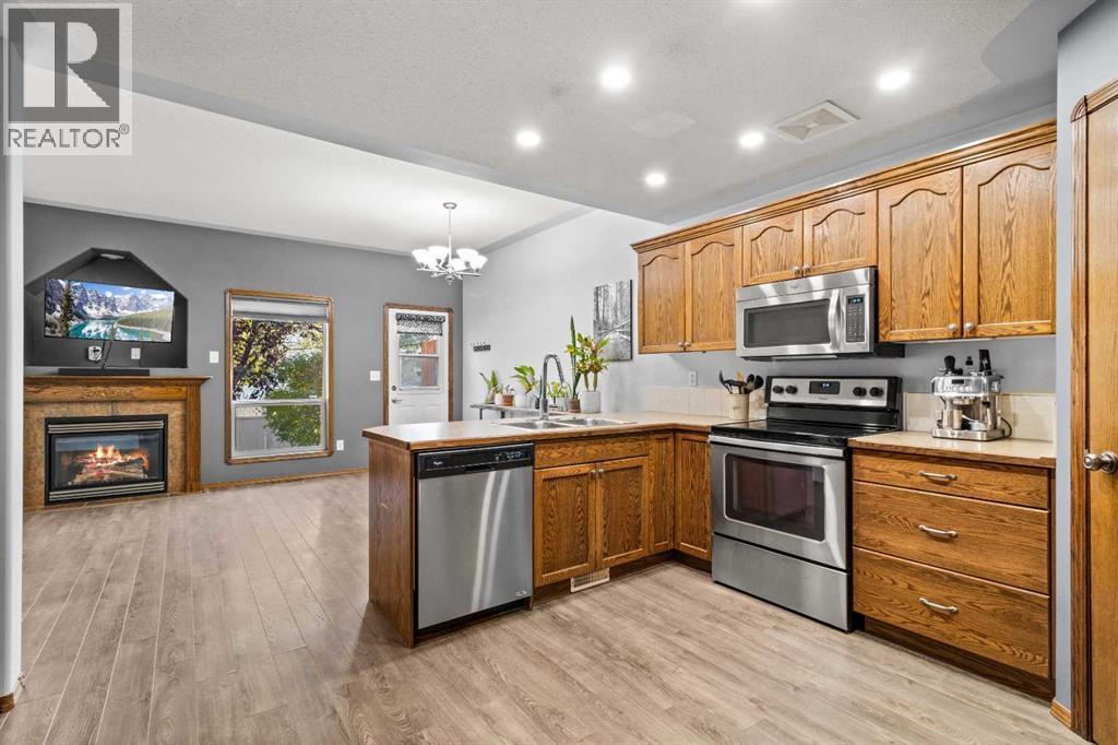303 Addington Drive Property Photo 4
