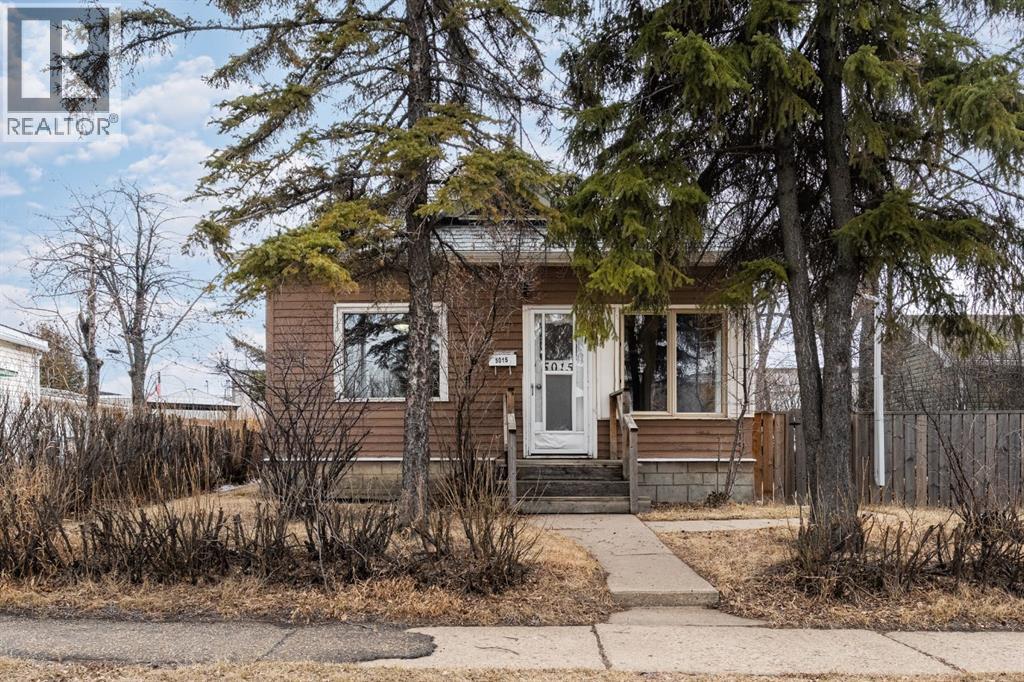 5015 52A Street Property Photo 1