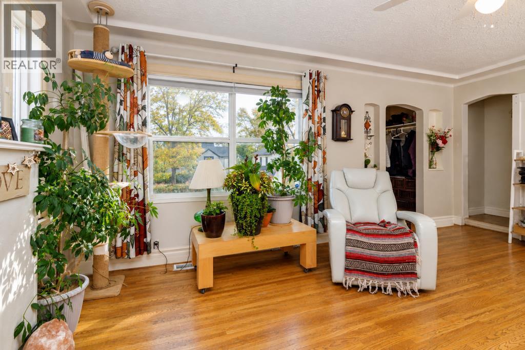 4518 52 Street Property Photo 4