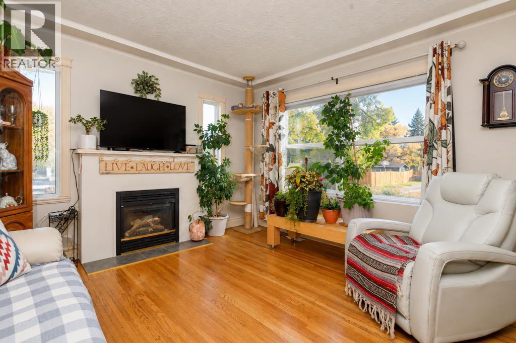 4518 52 Street Property Photo 5