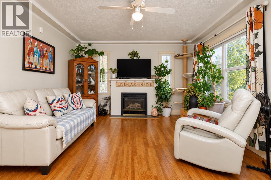 4518 52 Street Property Photo 6