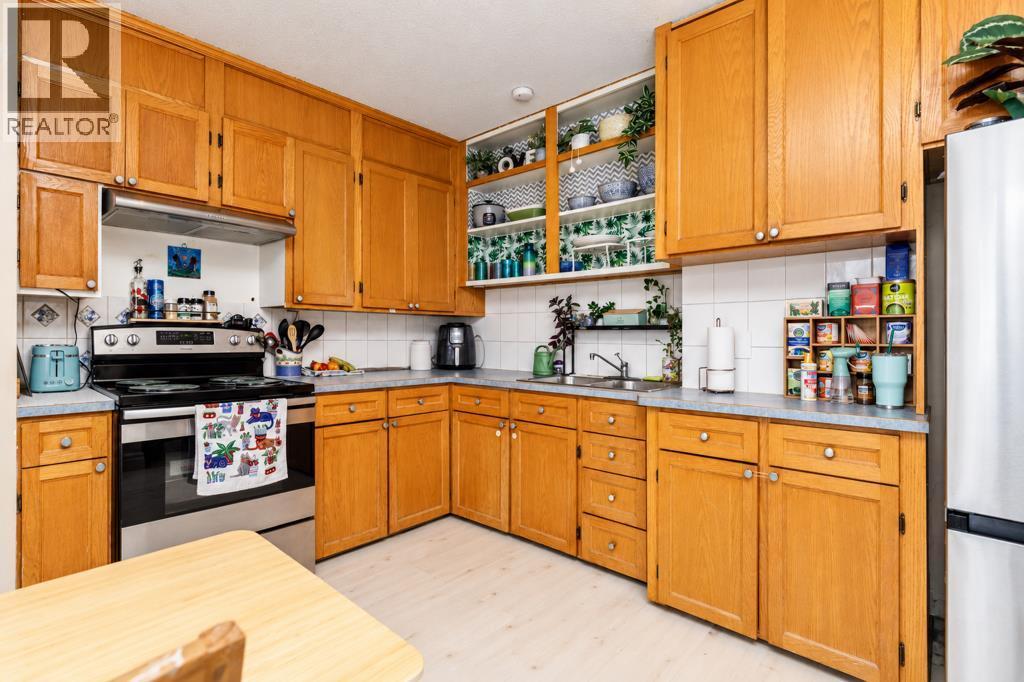 4518 52 Street Property Photo 9