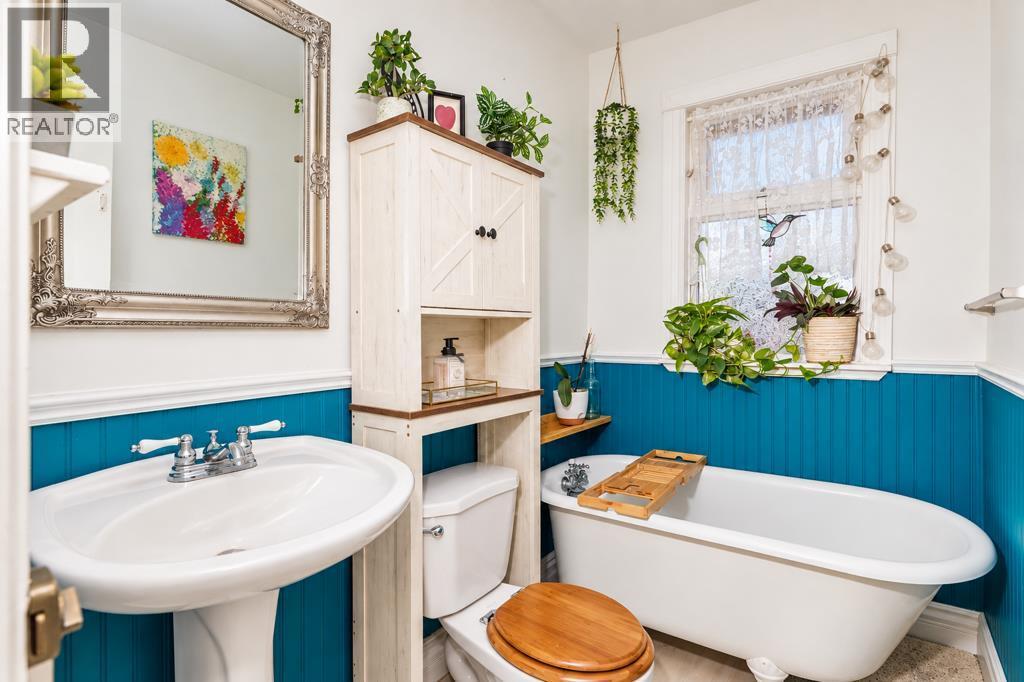 4518 52 Street Property Photo 16