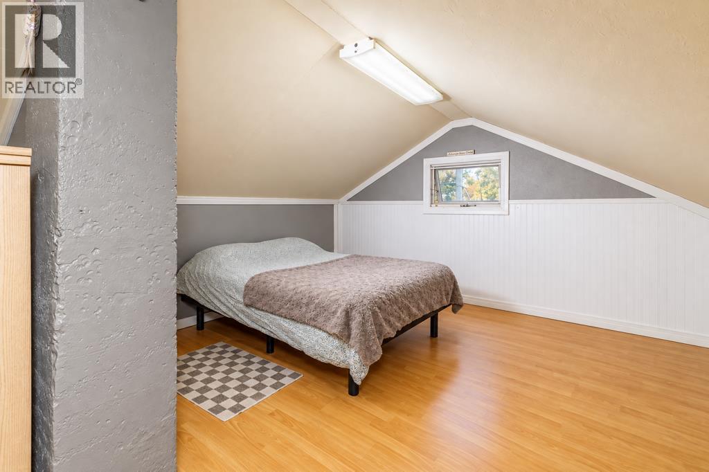4518 52 Street Property Photo 18