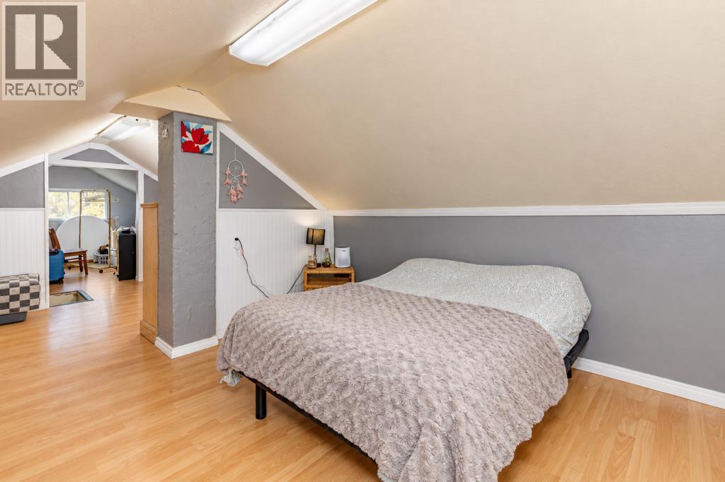 4518 52 Street Property Photo 20