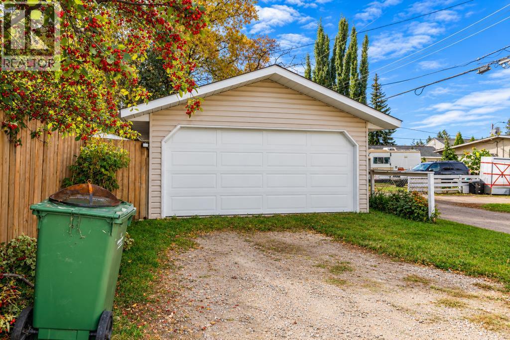 4518 52 Street Property Photo 37