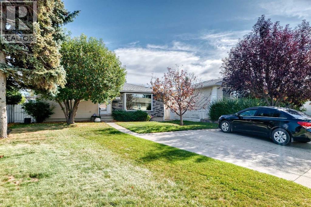 1040 Motherwell Road NE Property Photo 1