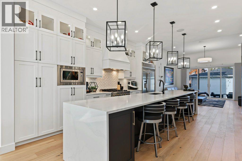 1906 43 Avenue Sw Property Photo 5