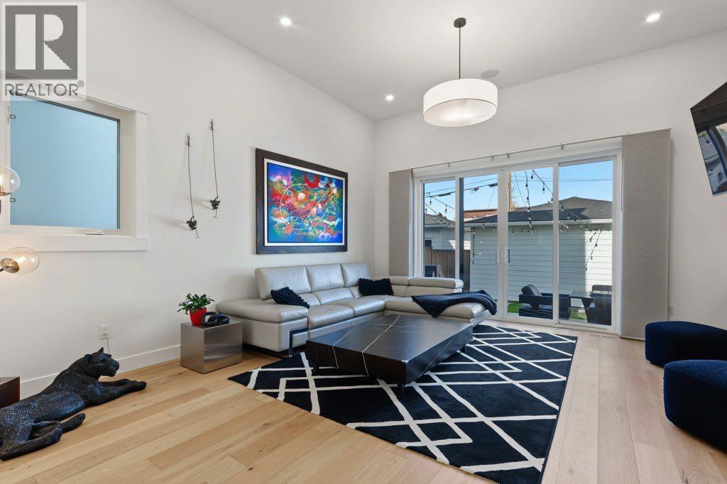 1906 43 Avenue Sw Property Photo 10