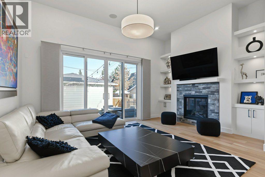 1906 43 Avenue Sw Property Photo 11