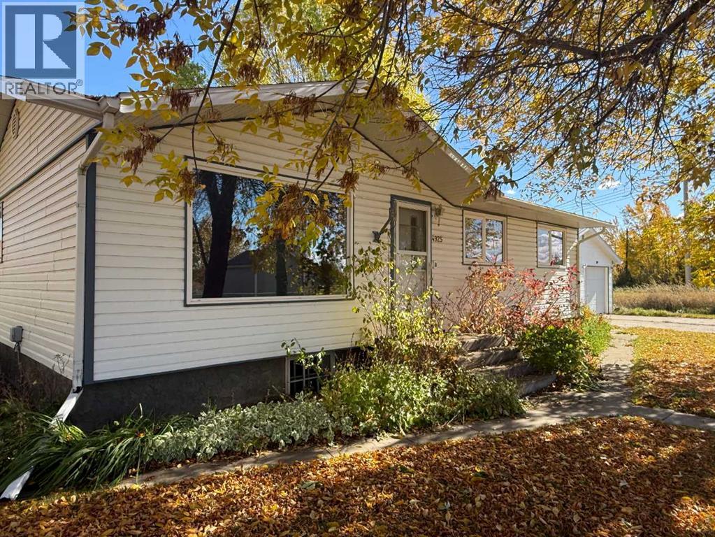 4925 52 Avenue Property Photo 1