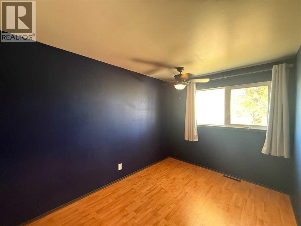 4925 52 Avenue Property Photo 9