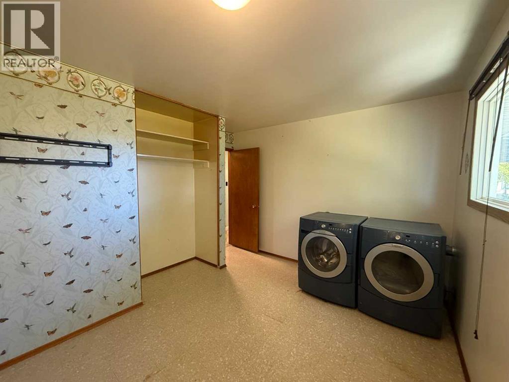 4925 52 Avenue Property Photo 12