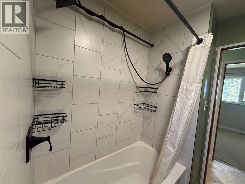 4925 52 Avenue Property Photo 13